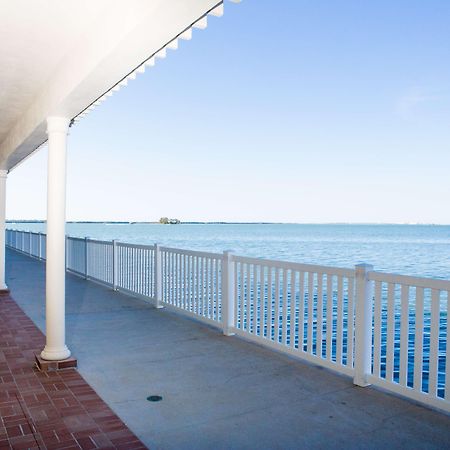 Best Western Plus Yacht Harbor Inn Dunedin Exteriör bild